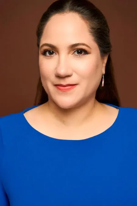 Daniela-Guzman4790-600-x-900