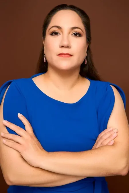 Daniela-Guzman4841-600-x-900
